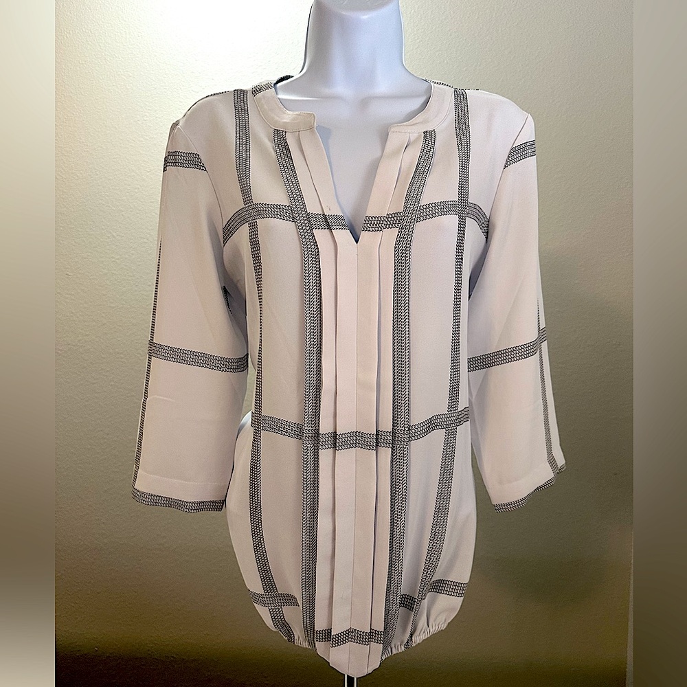 41 HAWTHORN
Juanis Pleat Detail Gathering Hem Blouse